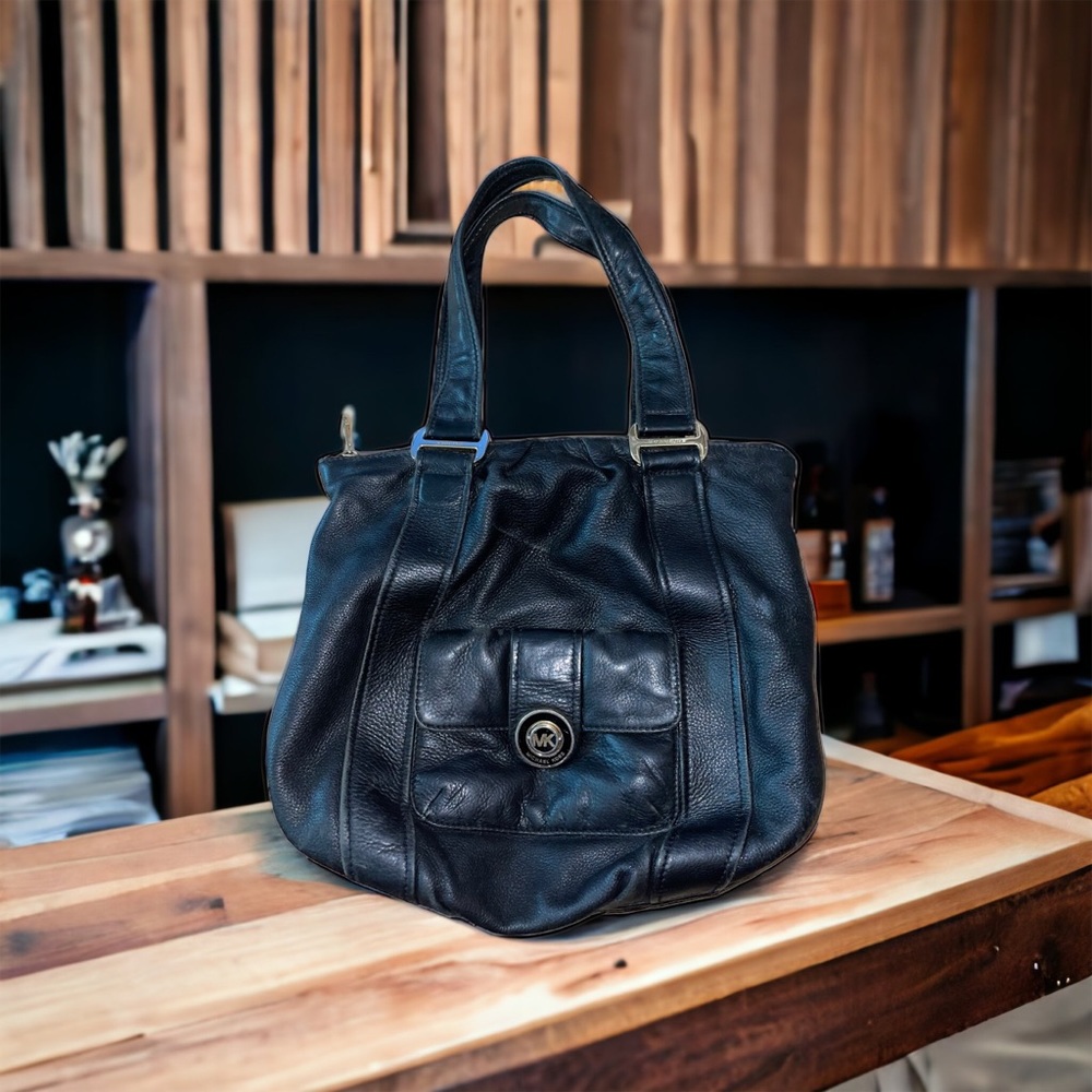 Michael Kors black leather large shoulder bag
Size: 14" × 14"
Gold hardware